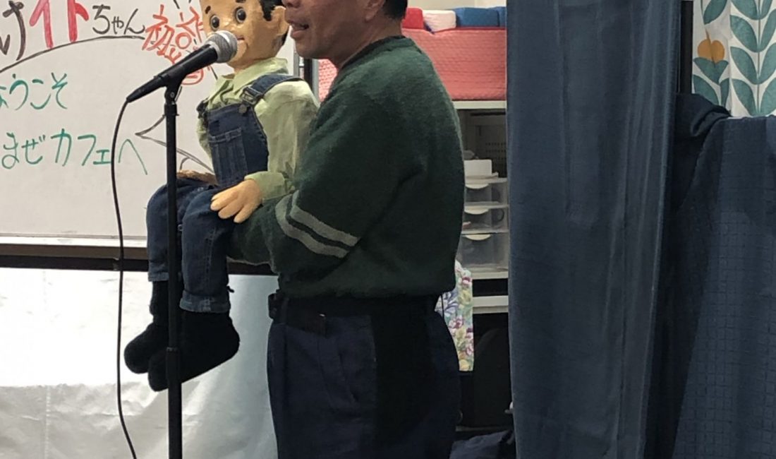 民间艺人的木偶表演