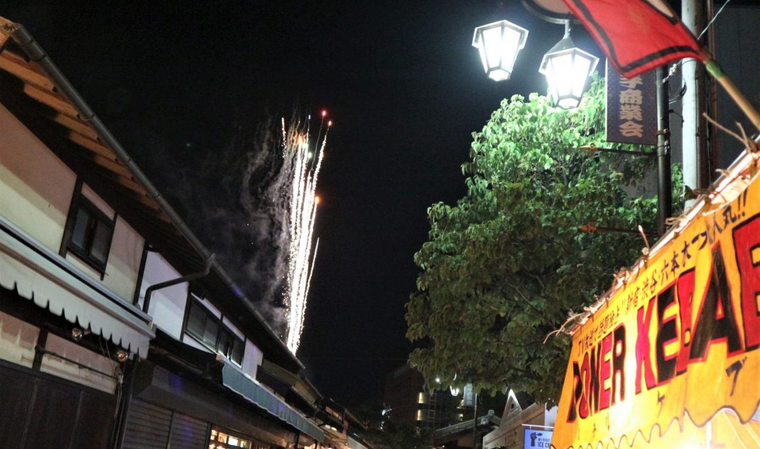 長い梅雨が明けた夜 街中に咲く花火 松本 夏の納涼祭