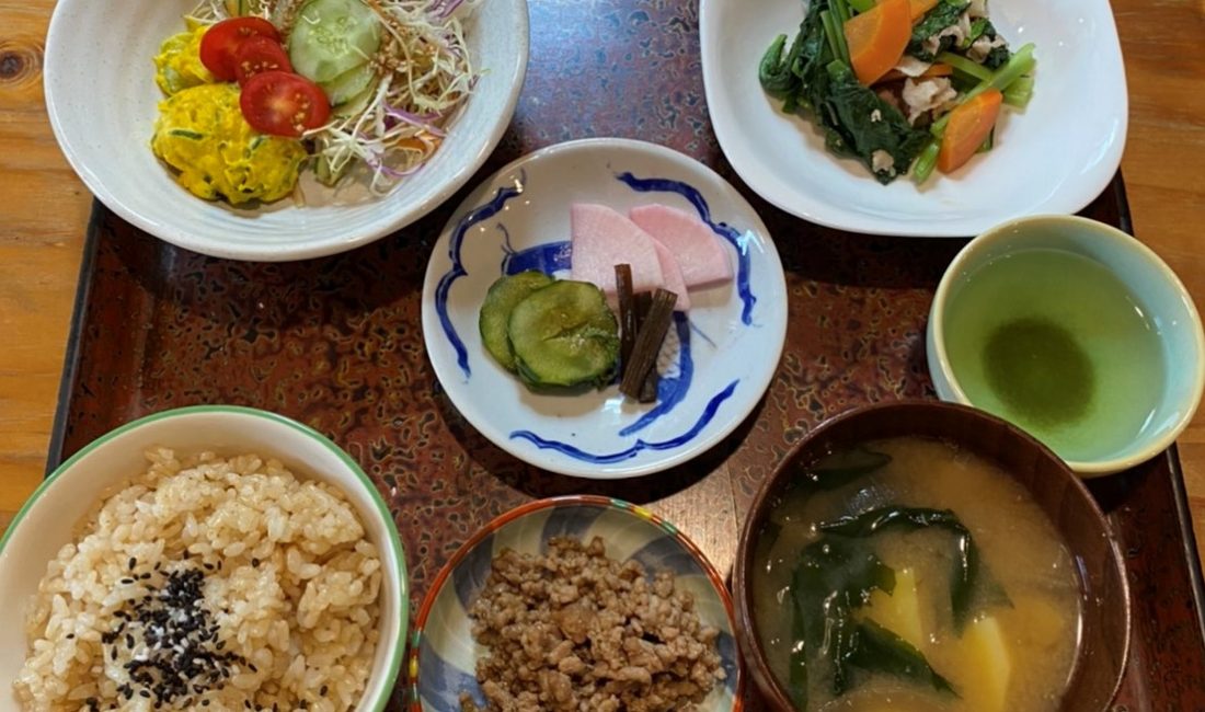 20年ぶりに再オープン『菜じゃ』玄米定食500円
