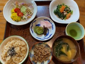20年ぶりに再オープン『菜じゃ』玄米定食500円