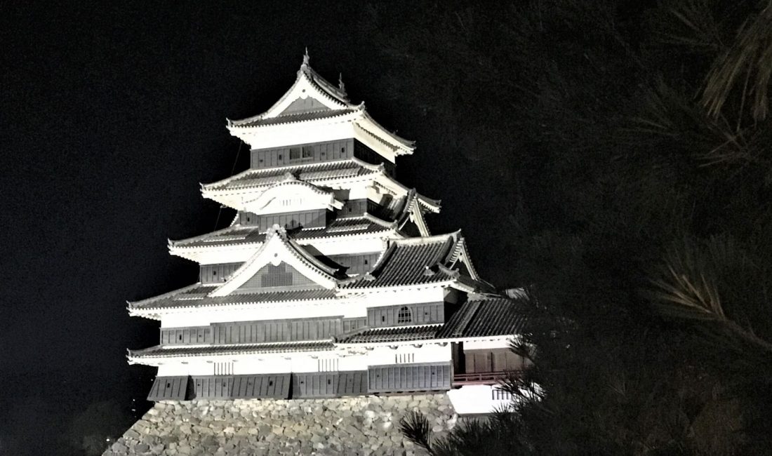 Wunderschön auch in der Nacht – die Matsumoto Burg