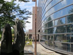 普通選挙運動発祥の記念像