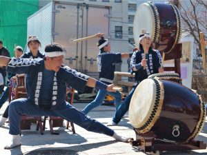 冬の日差しの中ナワテ通り「春告げ祭2020」