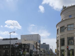 雲が近い街