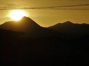 爽やかな五月スケッチ　縄手通りと夕陽